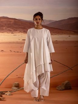 Jiraazi - Off White Asymmetrical Layered Kurta With Pockets