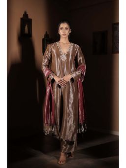 Vana Ethnics - Bronze Hand Embellished Kurta With Pant And Dupatta
