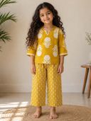 Yellow color option, Currently selected