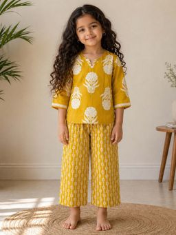 The Magic Wand - Cotton Floral Printed Top And Pant - Yellow