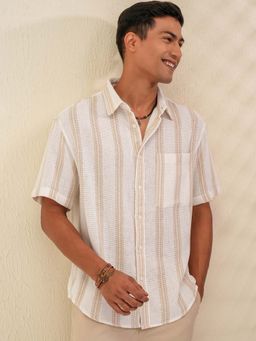 LOCOMOTIVE - Men White Vertical Striped Oversized Casual Shirt