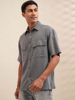 LOCOMOTIVE - Men Grey Mocklino Dobby Solid Front Pocket Oversized Overshirt