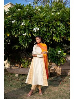 The Home Affair - Bandhej Banarsi Duet White Cotton Silk Kurta Set