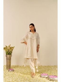 Sheetal Batra - Ivory Aiza Short Kurta with Salwar and Dupatta (Set of 3)