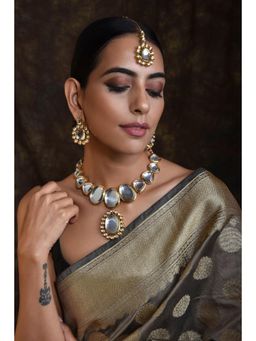 SWABHIMANN - Adhriti Gold Plated Kundan Short Necklace Set