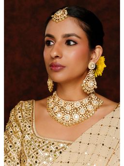 Zevar By Geeta - Padmavati Kundan Necklace With Pair Of Earring And Maan tikka