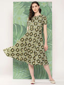 Green color option, Sold out, Currently selected