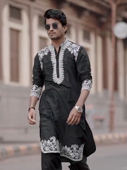 KISAH - Men Black Embroidered Kurta