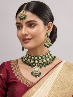 Auraa Trends - Elegant Green Kundan Jewellery Set