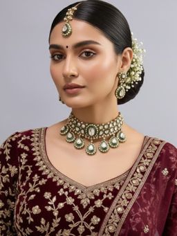 Auraa Trends - Traditional Green Kundan Choker Jewellery Set