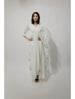 Neha Tarun - White Embroidered Kurta with Attached Dupatta and Pant (Set of 2)