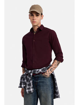 Snitch - Maroon Solid Cotton Blend Slim Fit Shirt