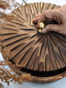 Akira Furnishings - Rustic 10-Inch Roti Box In Mango Wood– Traditional Indian Kitchenware