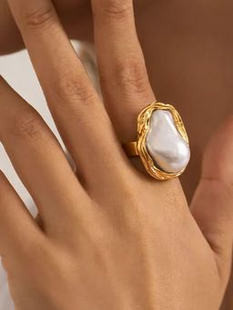 AQUASTREET - White 18K Gold Plated Baroque Oval Pearl Ring (7)