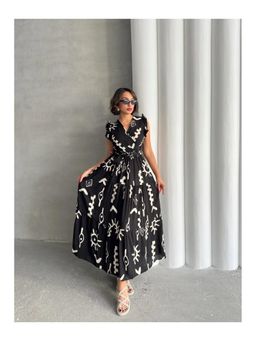 PIMU - V-Neck Maxi Dress With Belt Black