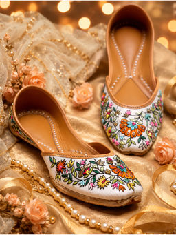 YASSIO - Embroidered Juttis for Women - Off White