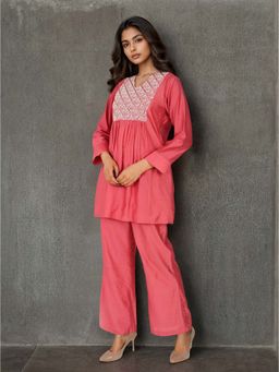 Dora Dori - Women's Peach Embroidered Kurta With Pant