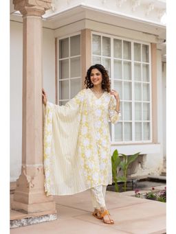Nehamta - Women's Cotton Yellow Kurta with Pant and Dupatta