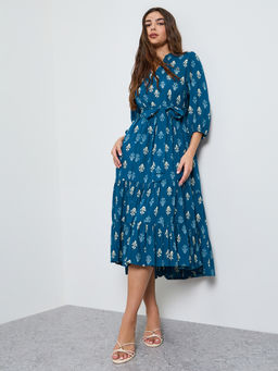 Styli - Women's Floral Print V-Neck Fit and Flare Midi Dress