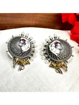 Putstyle - Bull Motif Dual Tone Stud Earring - White