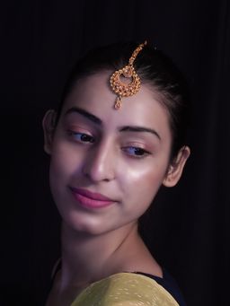 Niscka - Gold Plated 24K Stylish Handcrafted American Diamond Studded Maang Tikka