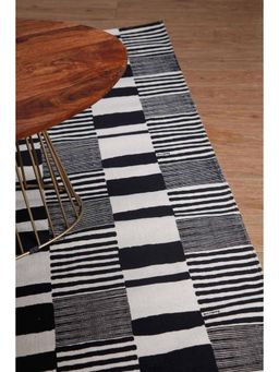 Freedom Tree - Salaka Cotton Black And White Printed Rug - 5Ft x 8Ft