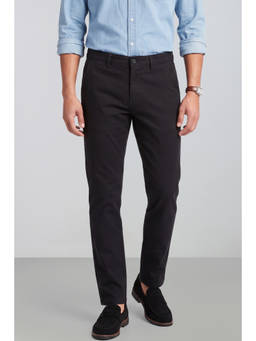 Peter England - Men Black Solid Slim Fit Chino Trouser