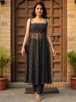 Varanga - Women Regular Gotta Patti Kurta with Pant