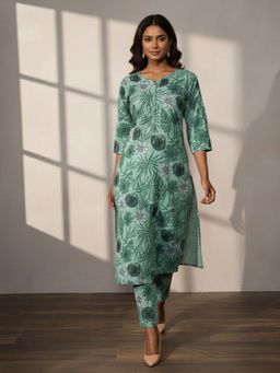 Varanga - Women Floral Printed Regular Kurta with Pant