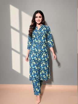 Varanga - Women Floral Printed Regular Kurta with Pant
