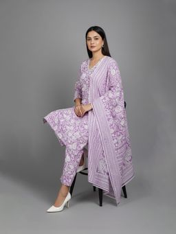 Varanga - Women Floral Printed Kurta Pant With Dupatta