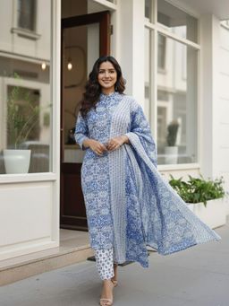 Varanga - Women Ethnic Motifs Printed Kurta Pant With Dupatta