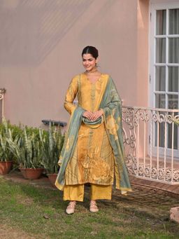 Mahee Jaipur - Yellow Fagun Floral Patch And Embroidery Kurta with Pant and Dupatta (Set of 3)