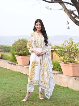 Mahee Jaipur - White Pearl Work Pure Mul Cotton Lining Kurta with Pant and Dupatta (Set of 3)