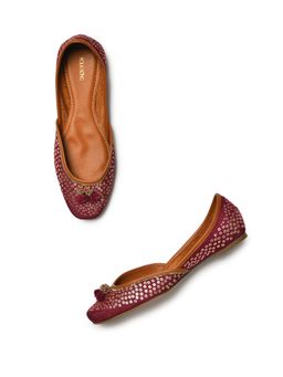 W - Folksong Embroidered Fuchsia Square Flat