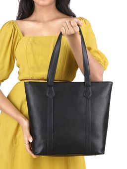 Twenty Dresses by Nykaa Fashion - Women Black Solid PU Shoulder Bag