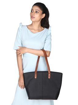 Twenty Dresses by Nykaa Fashion - Women Black Solid PU Shoulder Bag