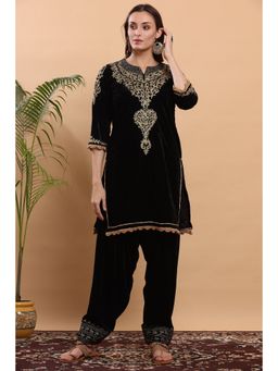 Kaanchie Nanggia - Black Embroidered Kurta Salwar (Set of 2)