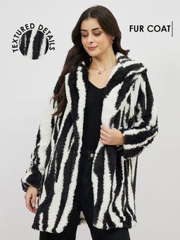 AAREIN - Black Textured Notched Lapel Fur Long Coat