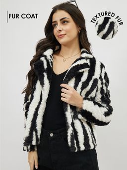AAREIN - Black Notched Lapel Textured Fur Single Breasted Coat