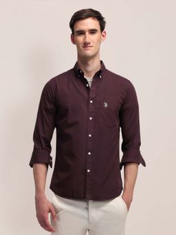 U.S. POLO ASSN. - Men Maroon Solid Tailored Fit Casual Shirt