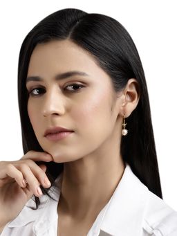 Amaltaas - Pearl Moon Hook Earring