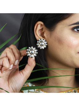 BeAbhika - Black and White Beauty Stud Earrings