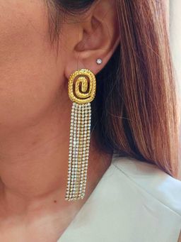 TAAHIRA JEWELLERY - 18K Gold Plated Daisy Dangle Zircon Earrings