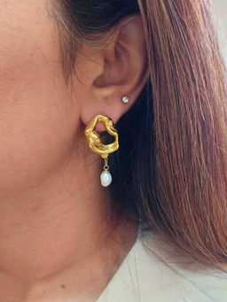 TAAHIRA JEWELLERY - 18K Gold Plated Rhea Pearl Earrings