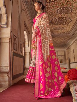 Akhilam - Women Silk Blend Cream And Pink Designer Saree With Unstitched Blouse Piece