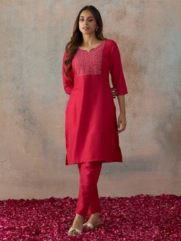 HRITIKA - Women Hritika Magenta Silk Blend Slub Weaved Kurta and Pant