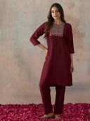 Maroon color option, Currently selected