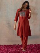 Red color option, Sold out, Currently selected