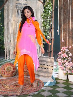 Indisangam - Women Pink Colorbloc with Contemporary Silhouette Klurta and Pant
